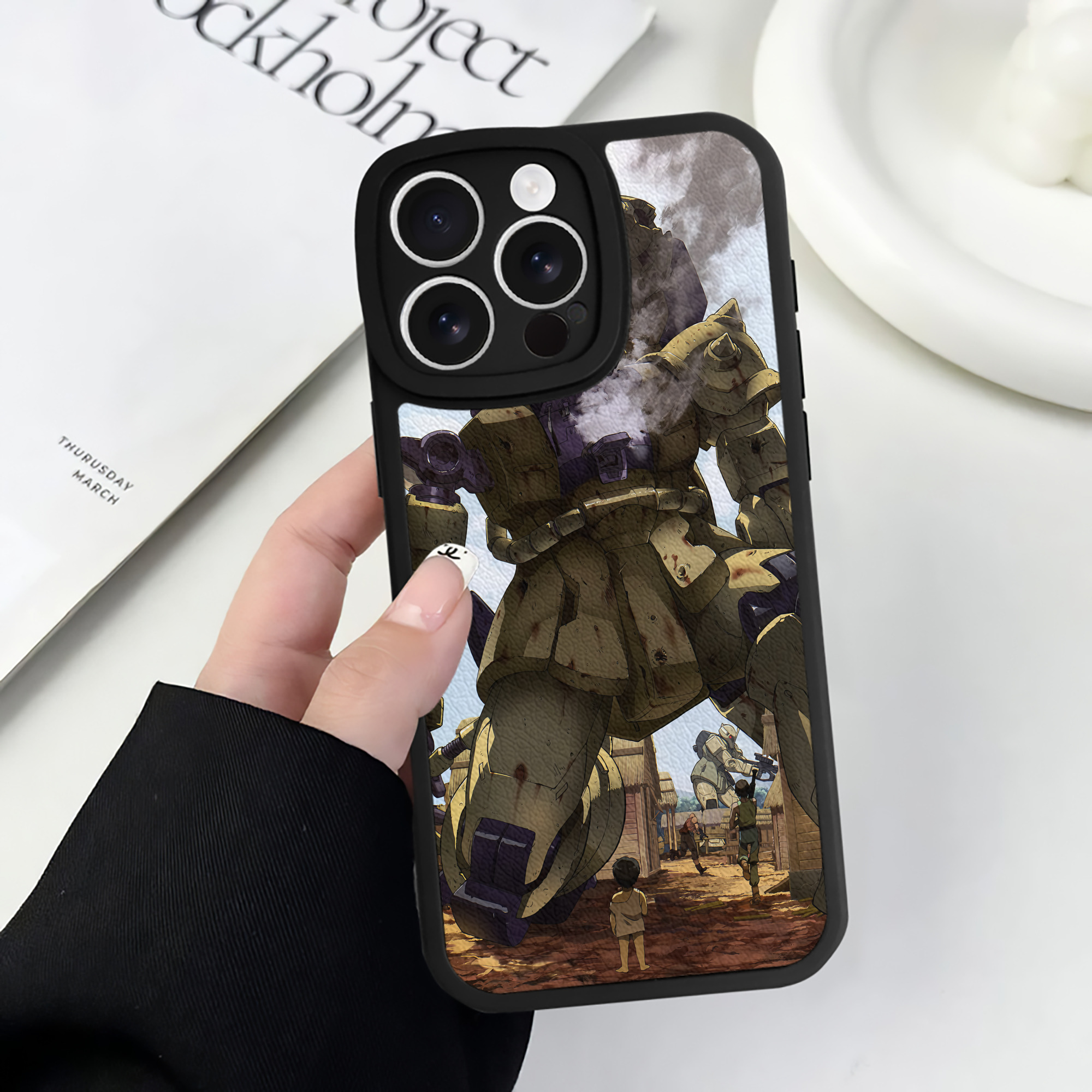 （画像用） 機動戦士ガンダム Mobile Suit Gundam 【iPhone 16シリーズ対応】シリコンスマホケース（レザー調） 材質：シリコン